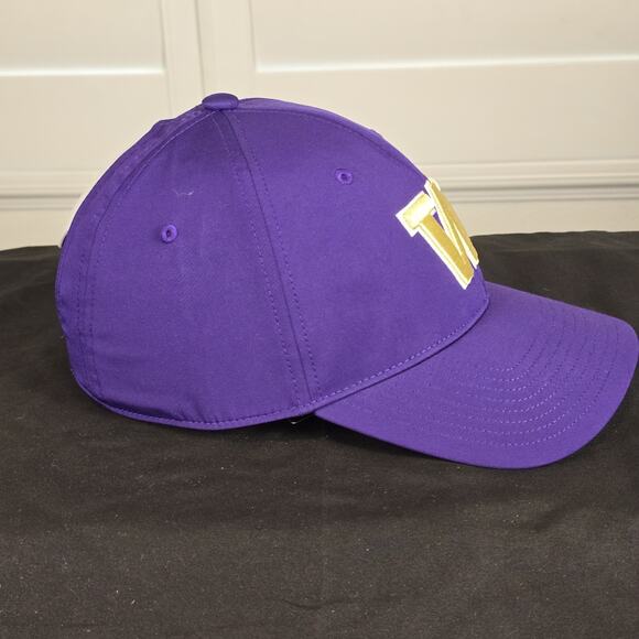 Washington Huskies Adidas Women's Hat, With Ponytail Hole - Picture 4 of 8